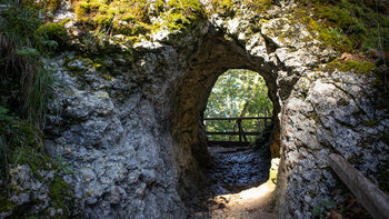 Felsentunnel bei der Teufelsbrücke