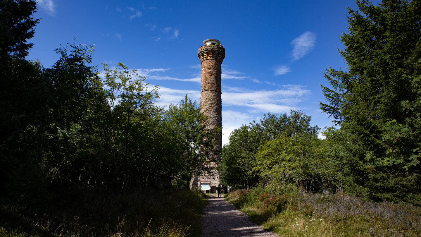 der aus Sandstein gemauerte Hohlohturm