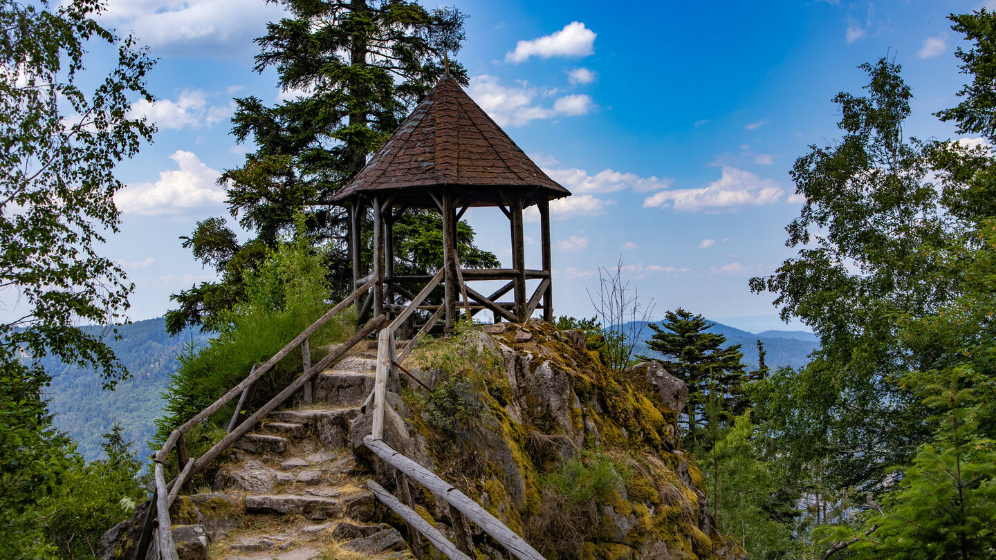 Aussichtspavillon am Latschigfelsen