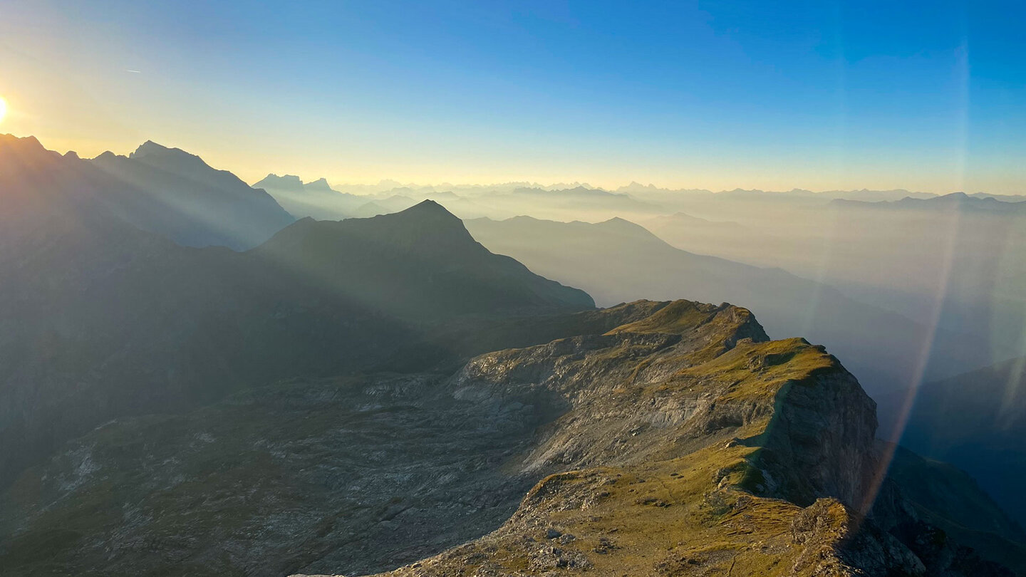 intensive Lichtstimmung mit interessanten Schatten- und Lichteffekten Lichtstimmung mit interessanten Schatten- und Lichteffekten