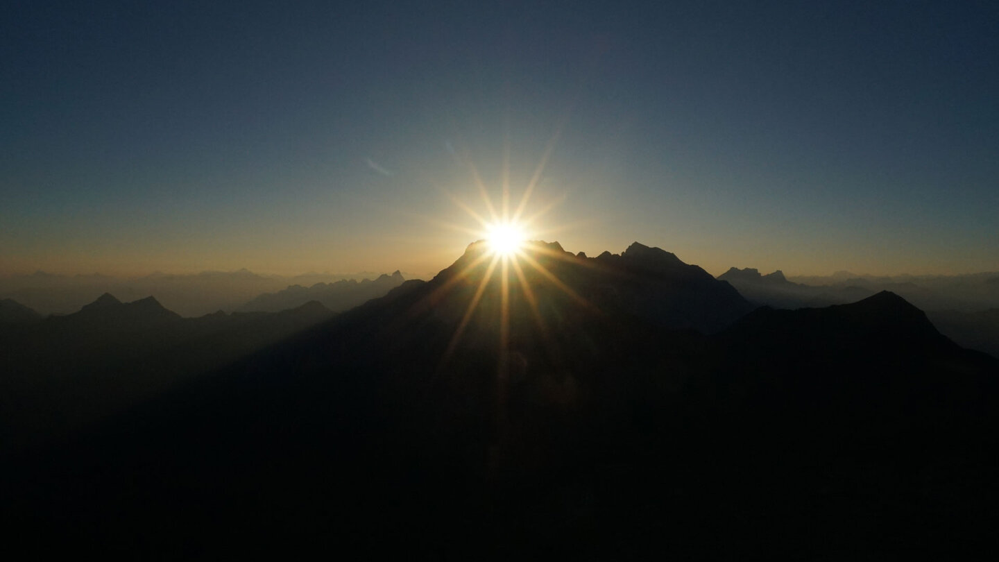 Sonnenaufgang über den Gipfeln Hornspitze und Schesaplana Sonnenaufgang über Hornspitze und Schesaplana