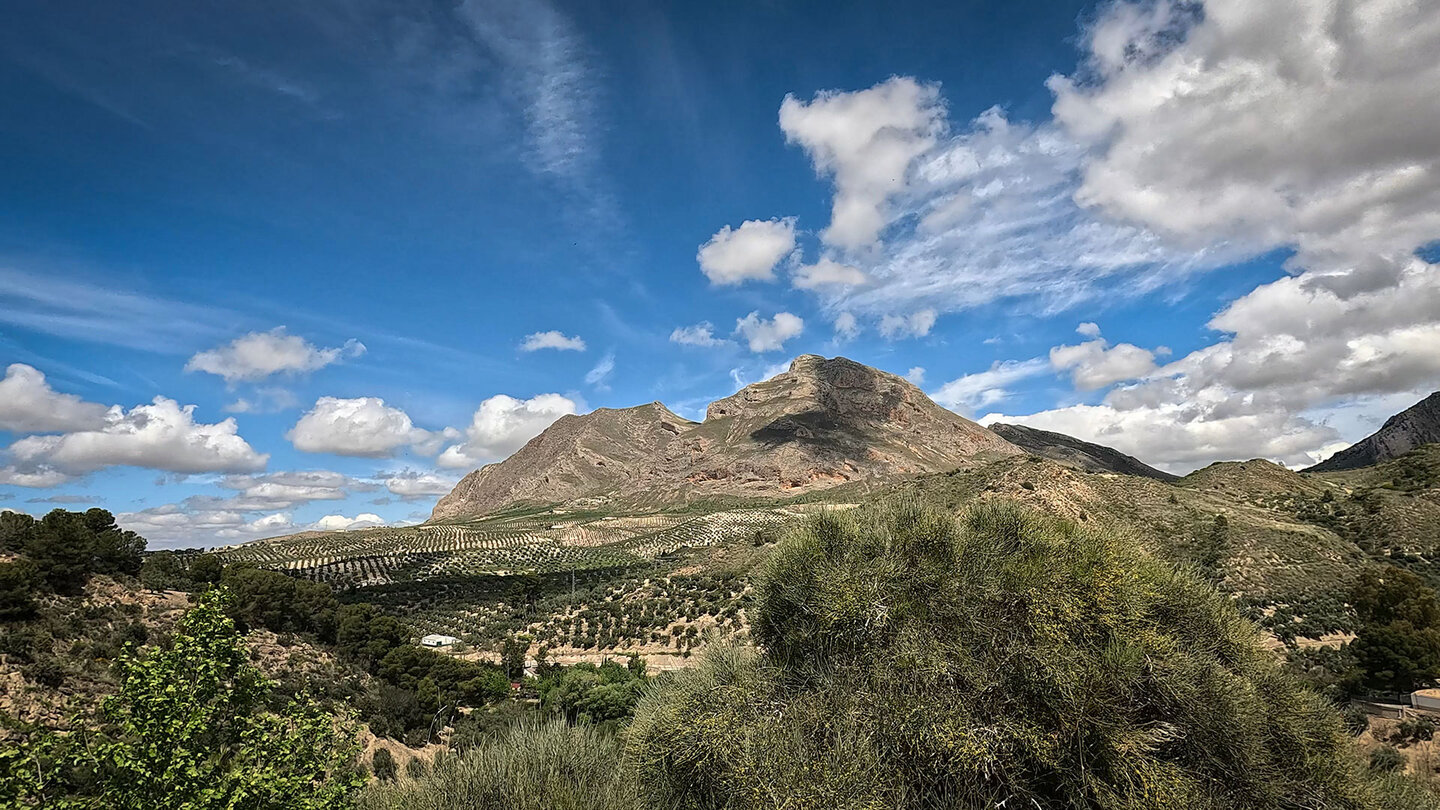 der 1.372 Meter hohe Alto de la Serrezuela oberhalb von Bedmar der Alto de la Serrezuela oberhalb von Bedmar