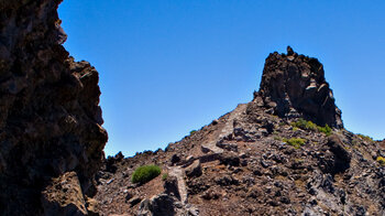 Wanderweg über einen Bergrücken zum Felsvorsprung Espigón del Roque