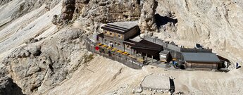 Grassleitenpasshütte zwischen Rosengartenspitze und Kesselkogel