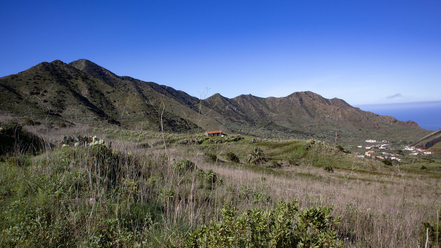 Blick übers Valle El Palmar auf die Cumbres de Baracán