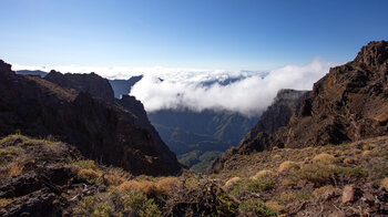 Wolkenmeer bis zu den höchsten Gipfeln der Insel La Palma