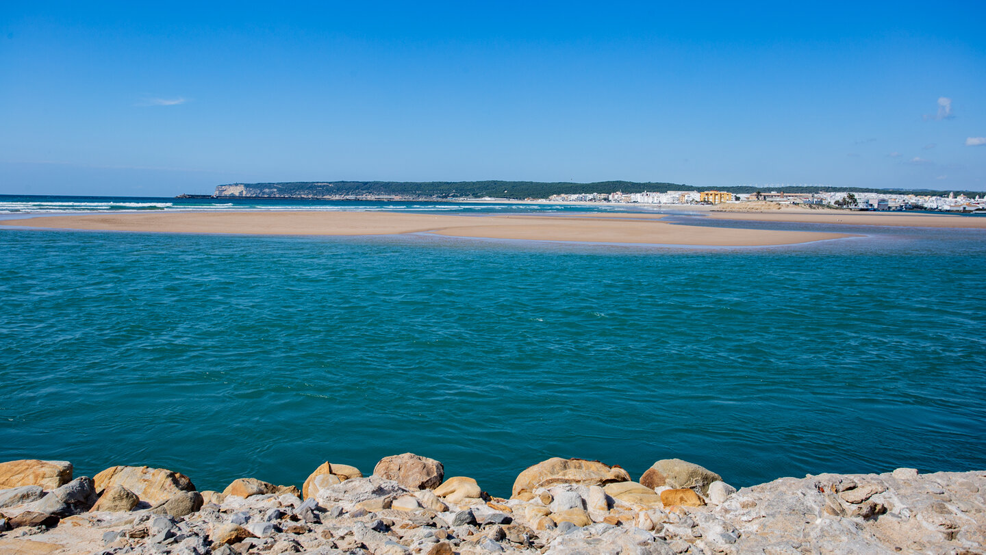Mündungsgebiet des Río Barbate mit den Steilklippen Acantilados de Barbate