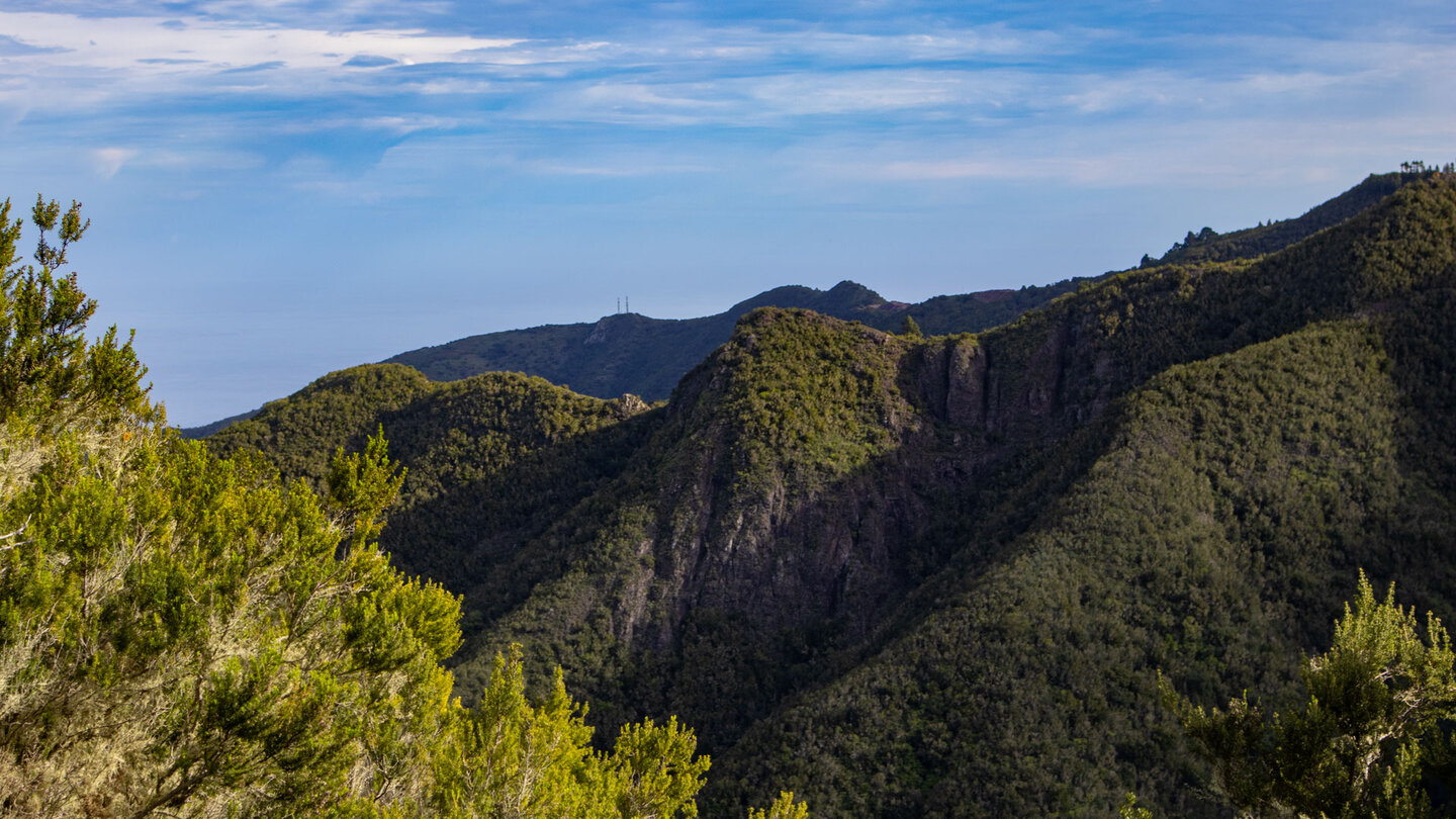 Ausblick von der Pista Monte del Agua über die tief eingeschnittenen Schluchten im Monteverde