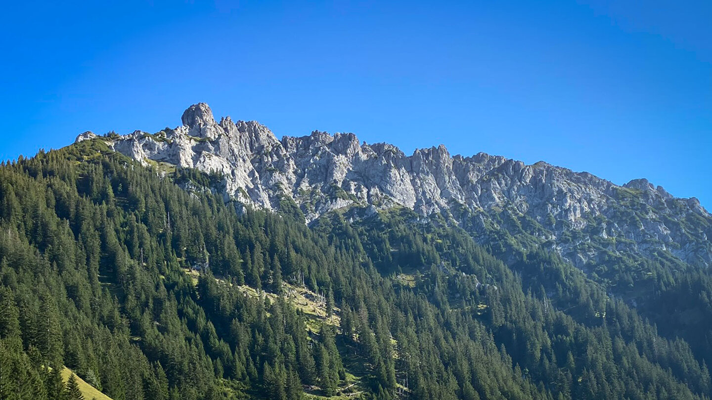 die markante Bergkette des Drei-Schwestern-Massivs markante Bergkette des Drei-Schwestern-Massivs