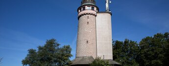 Der Merkurturm auf dem Merkur oder Große Staufenberg