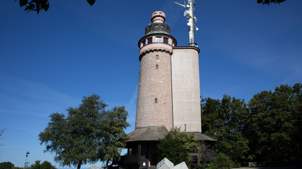 Der Merkurturm auf dem Merkur oder Große Staufenberg Der Merkurturm auf dem Merkur oder Große Staufenberg