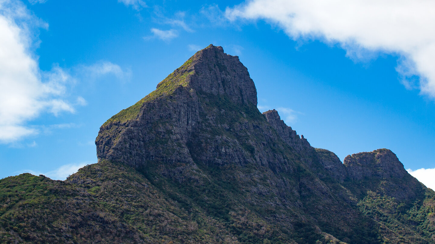schroffe Felswände am Montagne du Rempart im Black River Distrikt auf Mauritius schroffe Felswände am Montagne du Rempart im Black River Distrikt
