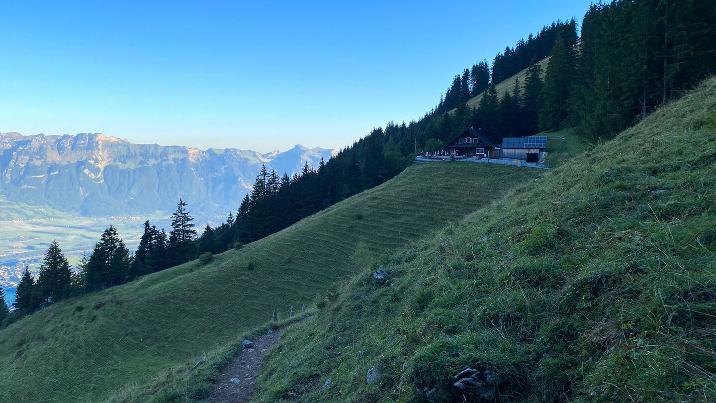 Blick zurück auf die Gafadurahütte im Morgengrauen Blick zurück auf die Gafadurahütte