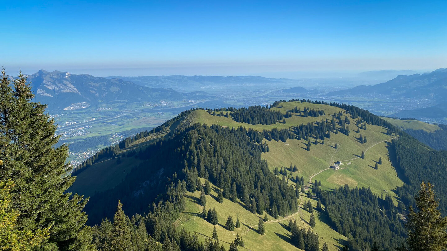 Ausblick über den Berg Saroja bis zum Bodensee Ausblick über den Saroja bis zum Bodensee