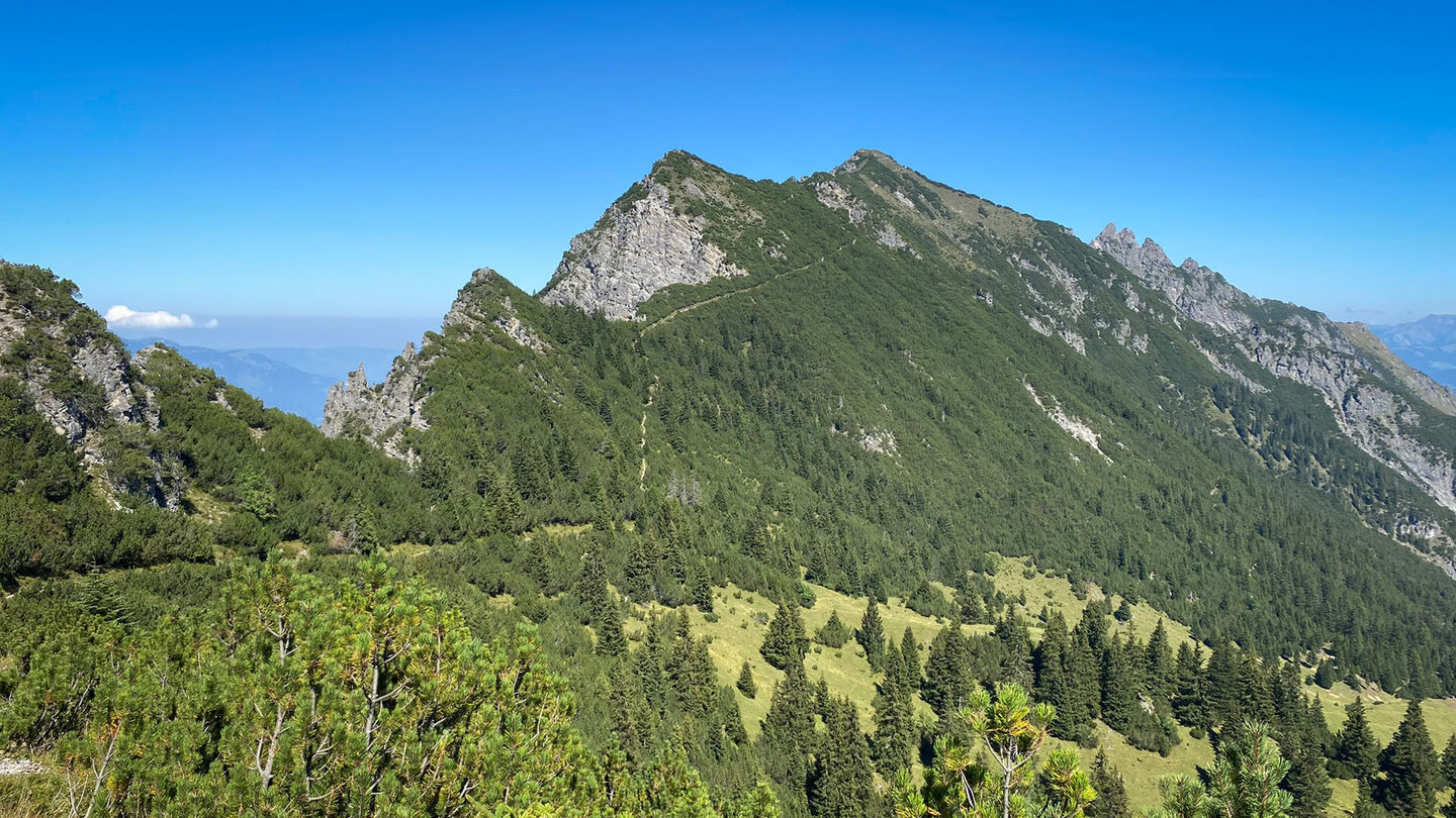 der gut auszumachende Wanderweg am Kuehgrat gut auszumachender Wanderweg am Kuehgrat