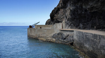 Schiffsanleger der ehemaligen Fabrik an der Playa de la Rajita