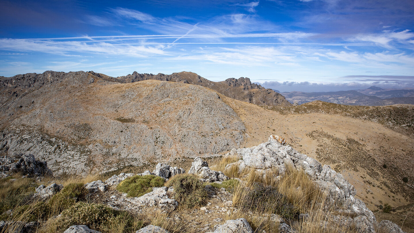der Pico Bermejo wird hinter dem Cresta de Alhucemas sichtbar