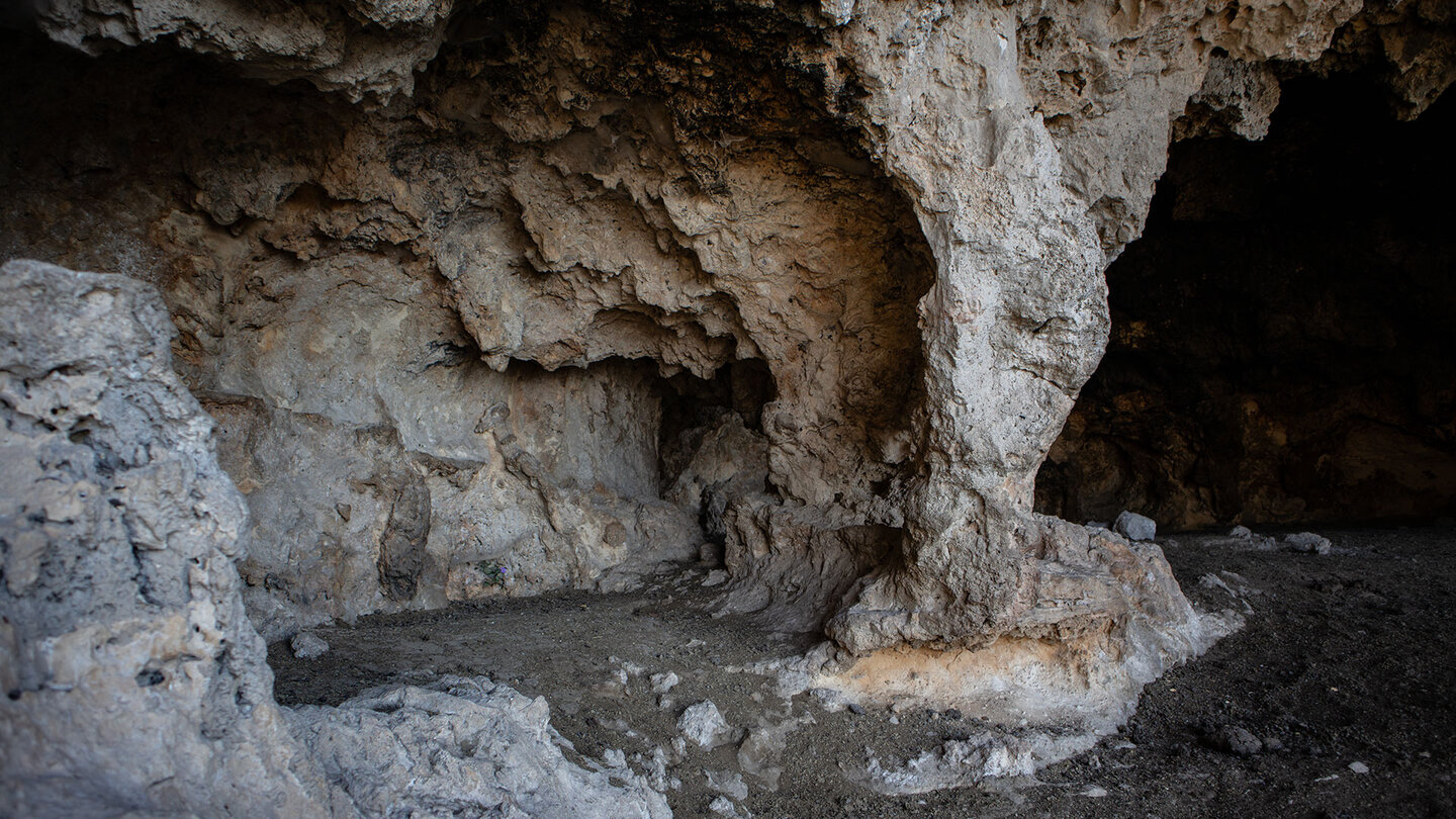 Felsdurchbrüche in der Cueva del Morrión