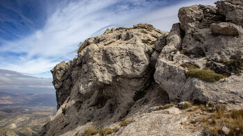 Felsen prägen die Gipfelregion des La Tiñosa