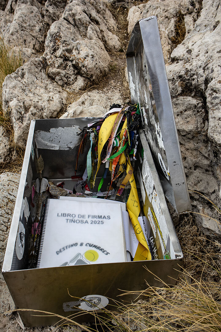 Gipfelbuch des Pico de La Tiñosa