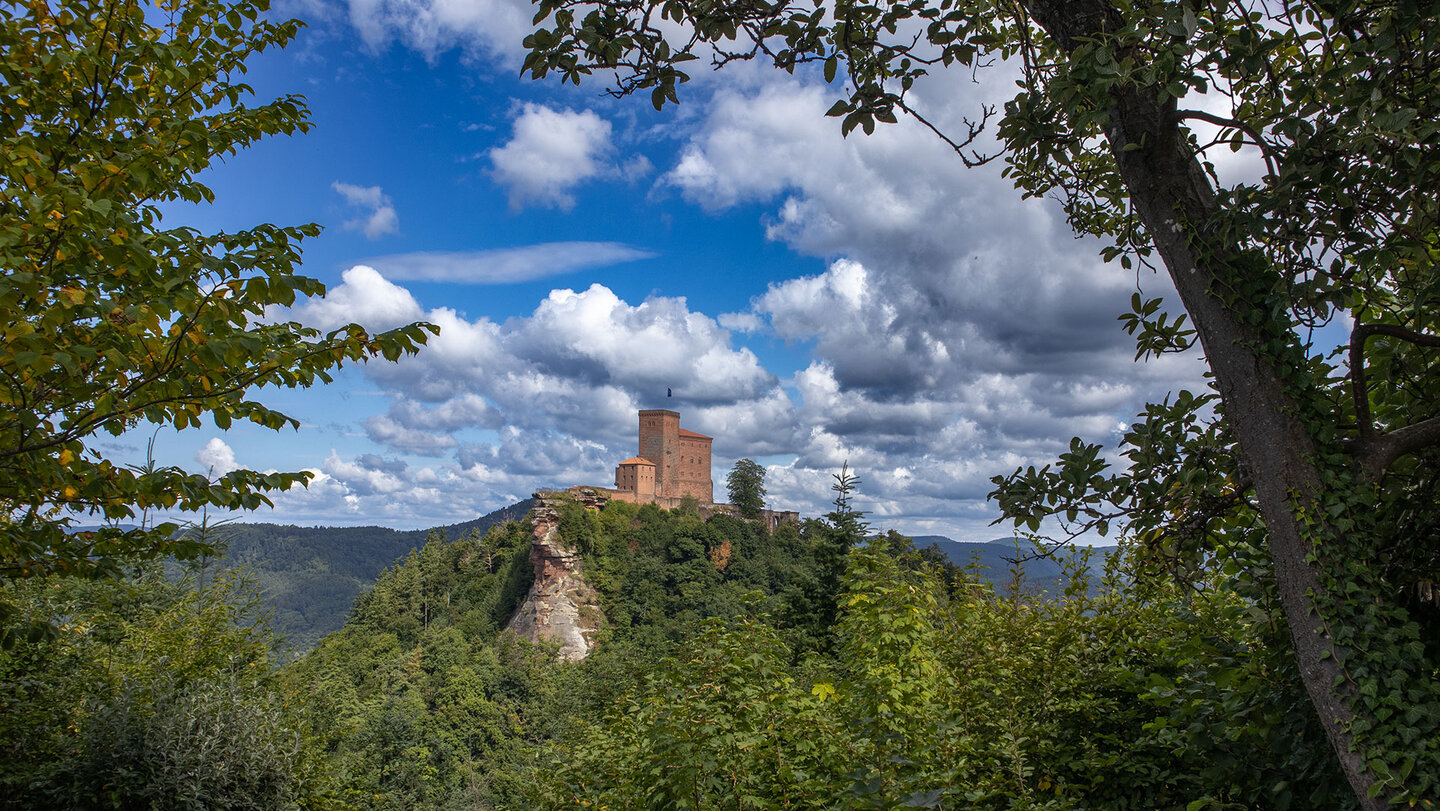 die Burg Trifels vom Annweilerer Burgenweg