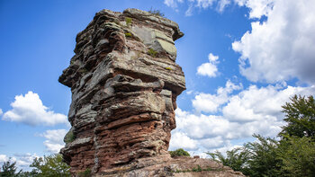 Felsen der Burgruine Anebos