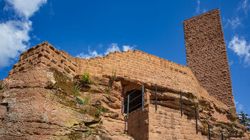 Ruine der Burg Scharfenberg in der Pfalz
