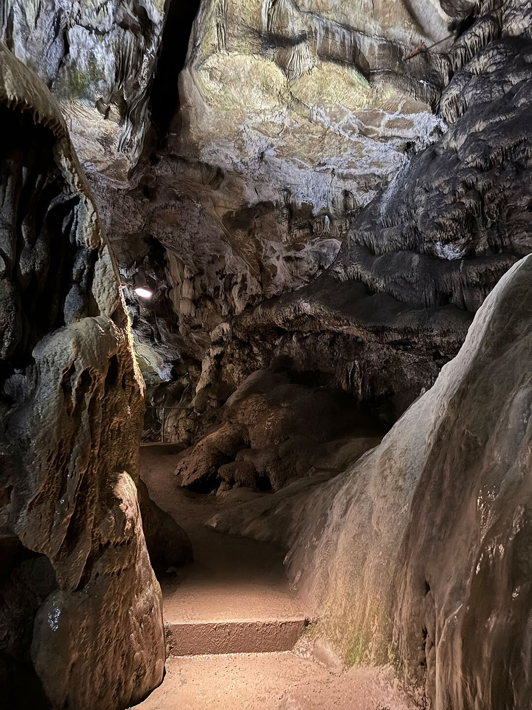 Gang in der Nebelhöhle bei Sonnenbühl-Genkingen Gang in der Nebelhöhle