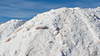 frisch geerntetes Salz aus den Salinas de Agujeros