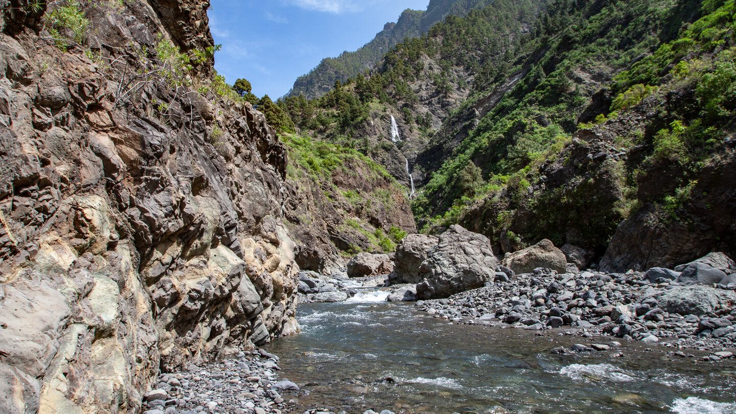 Blick entlang des Rio de Taburiente in die Caldera