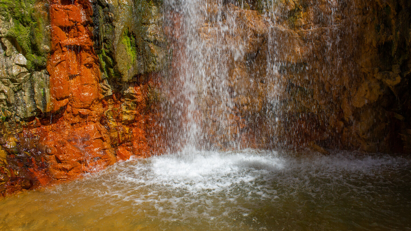 der Wasserfall der Farben in der Caldera de Taburiente der Wasserfall der Farben in der Caldera de Taburiente