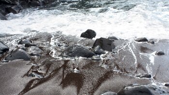 schwarzer Sandstrand an der Punta del Teno