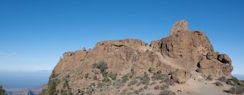 Blick zum Gipfelplateau von der Degollada de Roque Nublo