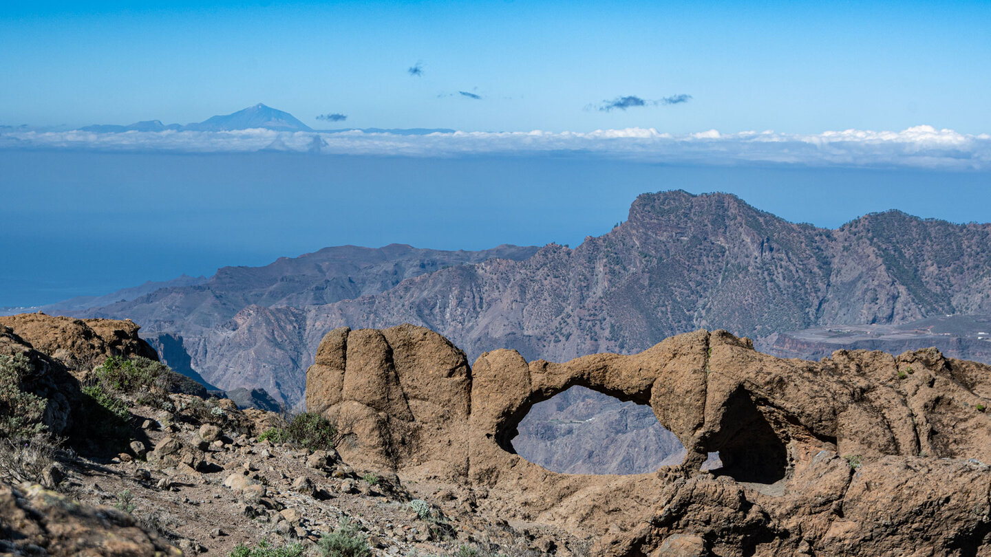 Ventana del Bentayga mit Montaña Altavista und Teneriffa