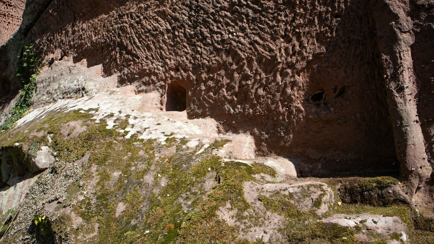 erodierte Treppe am Fels der Burg Froensburg