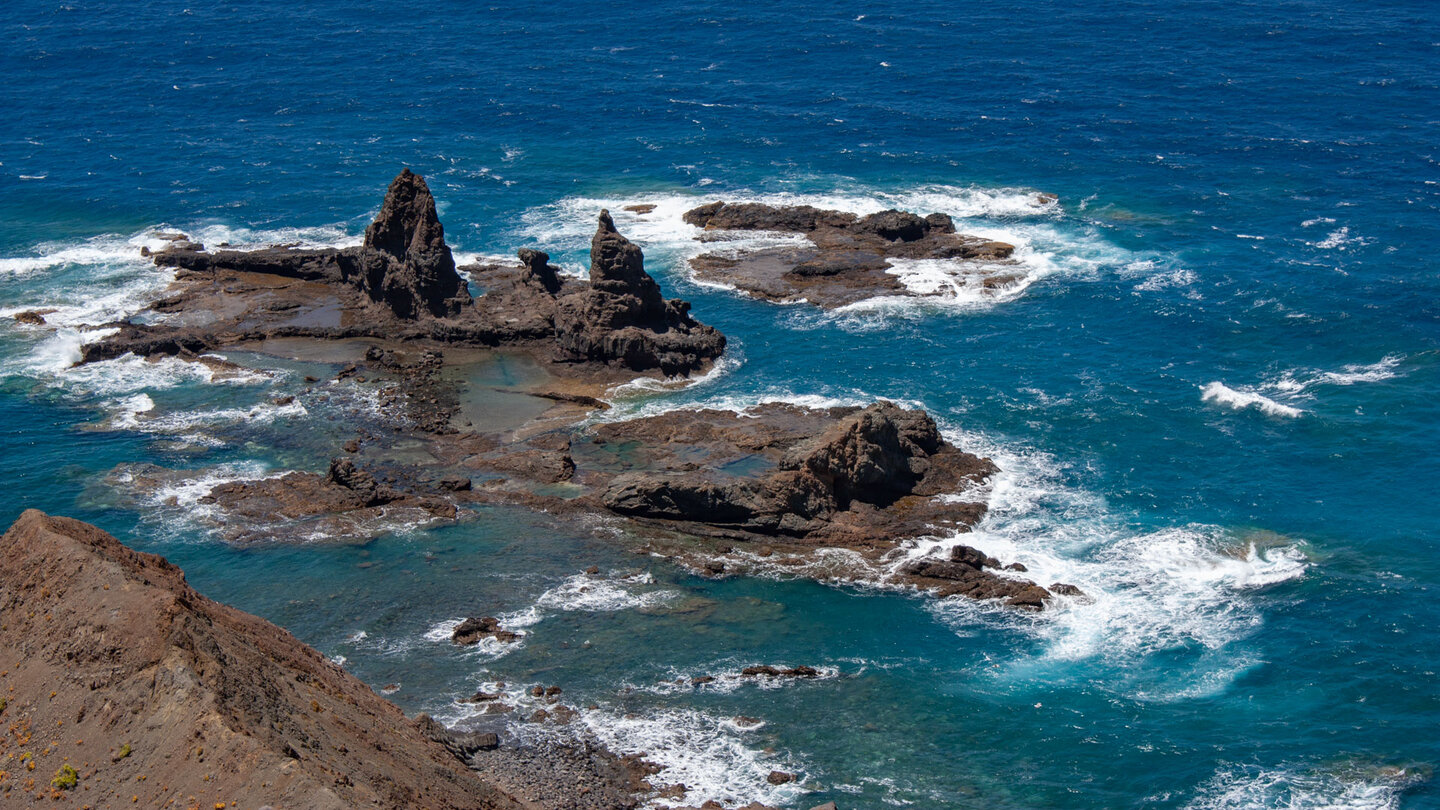 Blick auf die vorgelagerte Felsgruppe Calado de los Roques bei Guillama Blick auf die Felsgruppe Calado de los Roques bei Guillama