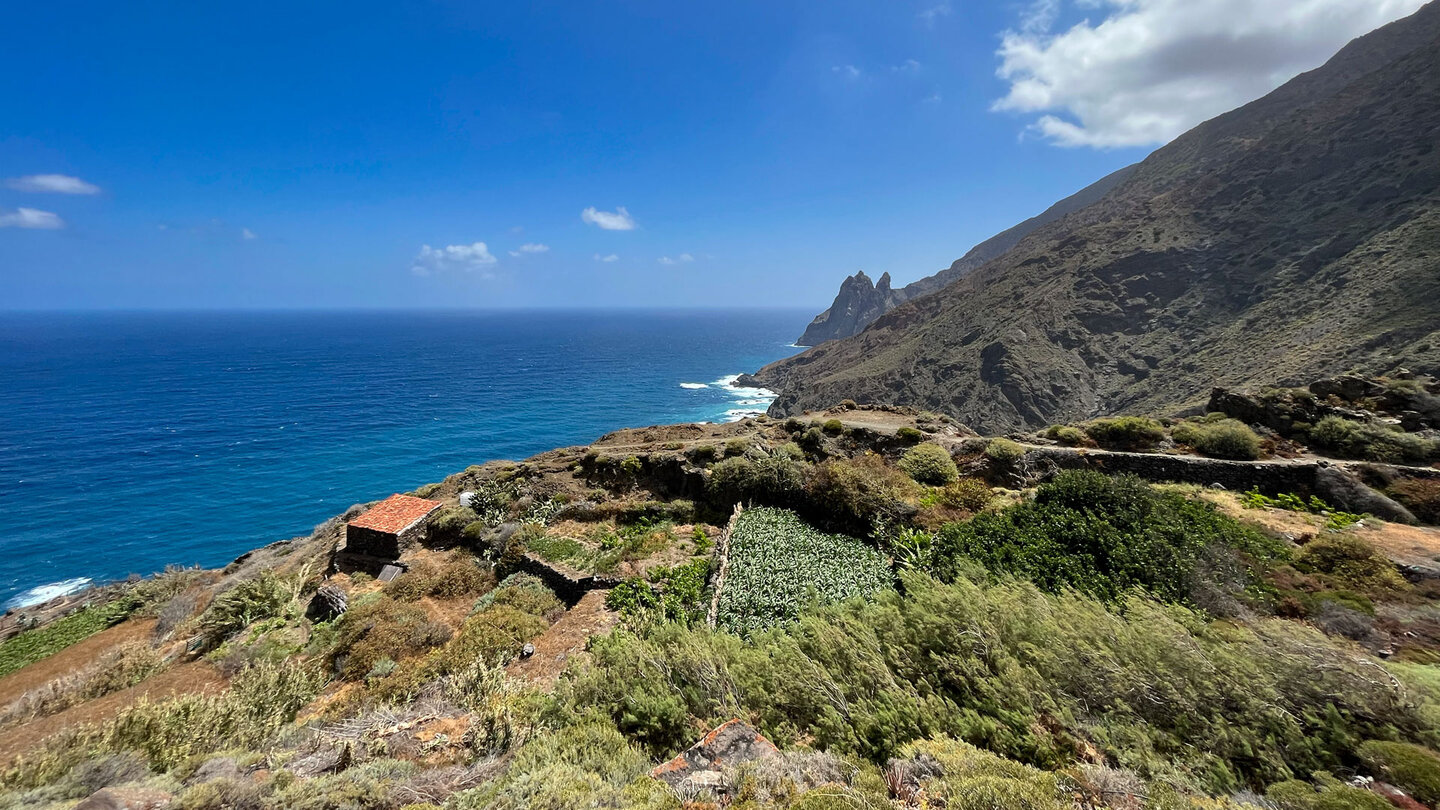 Ausblick über Anbauflächen entlang der Küste bei Guillama