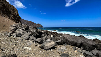 wegloser Streckenabschnitt am Felsstrand der Bucht Baja de Los Roques