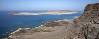 Aussicht auf La Graciosa vom Mirador de Guinate auf Lanzarote