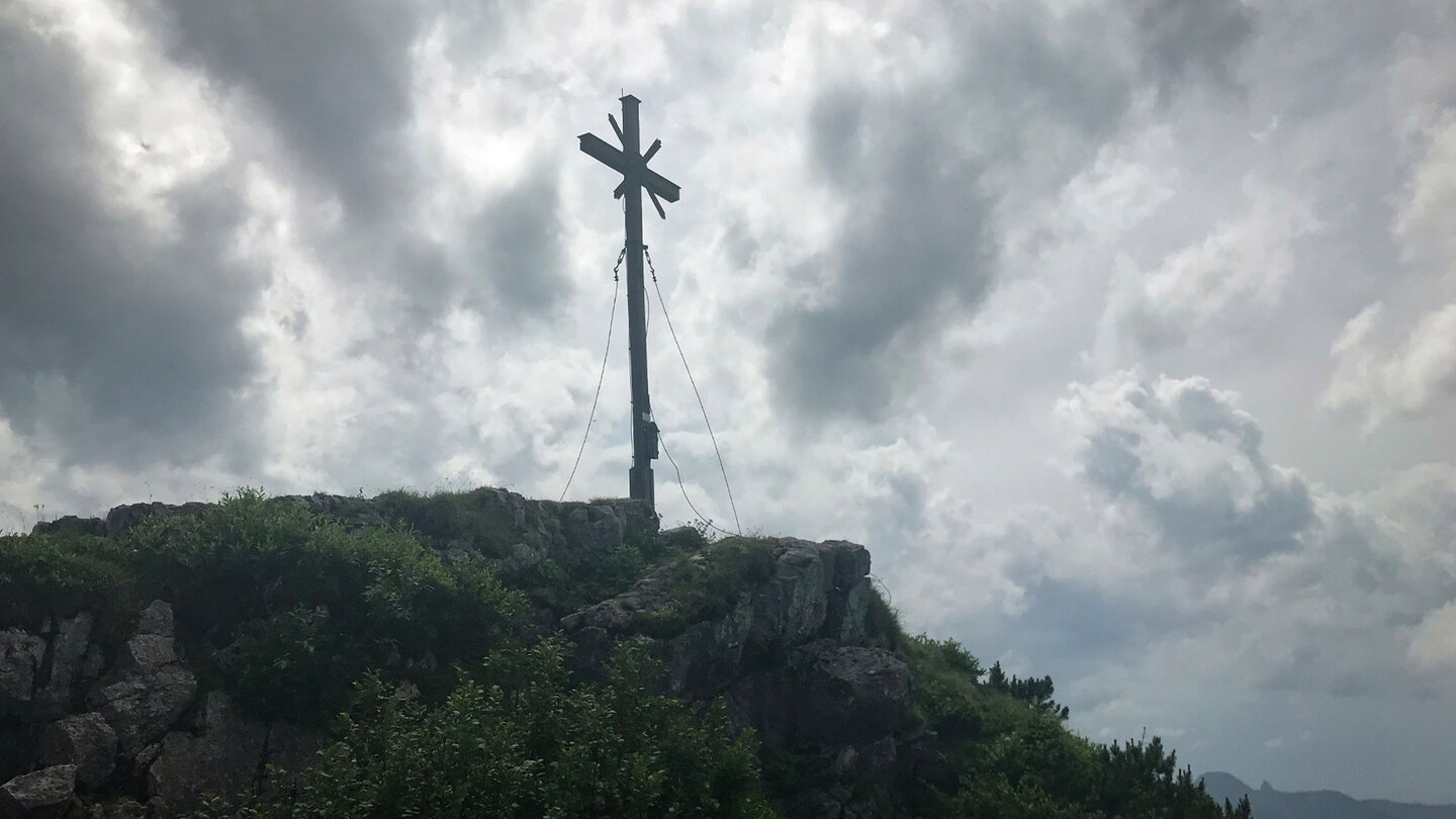 Gipfelkreuz der Aiplspitz in den Bayerischen Voralpen Gipfelkreuz der Aiplspitz