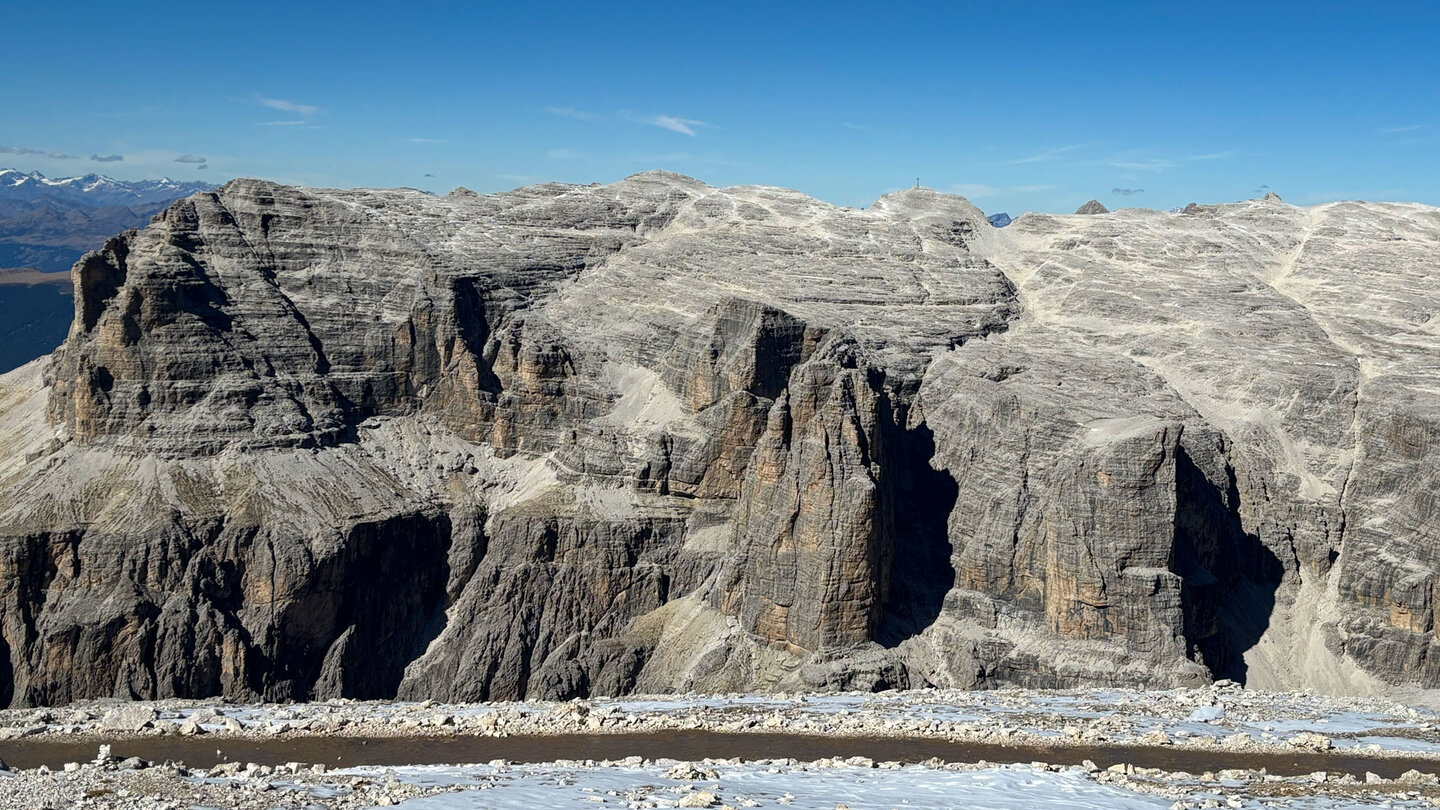 Sellagruppe vom verschneiten Plateau des Sass Pordoi
