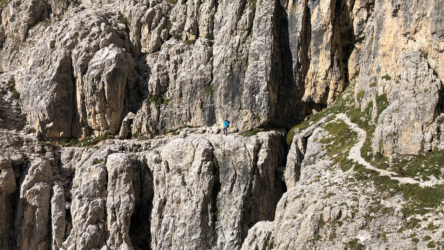 die Hüttentour hat teils spektakuläre, exponierte Abschnitte hinunter ins Vajolettal exponierter Wegabschnitt im Vajolettal