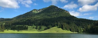 Spitzingsee mit Brecherspitz im Mangfallgebirge
