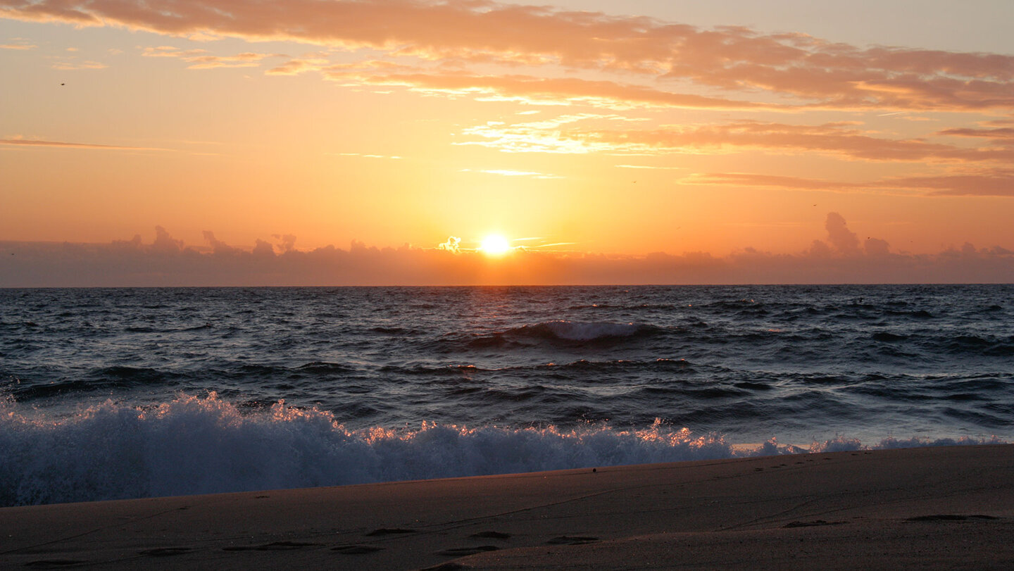 Sonnenuntergang am Strand Playa de los Alemanes | © Sunhikes