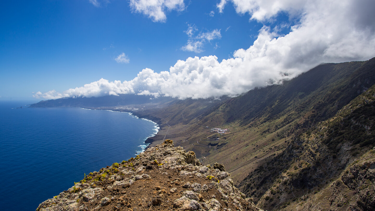 Panoramablick auf die Küstenlinie des Valle de El Golfo  | © Sunhikes