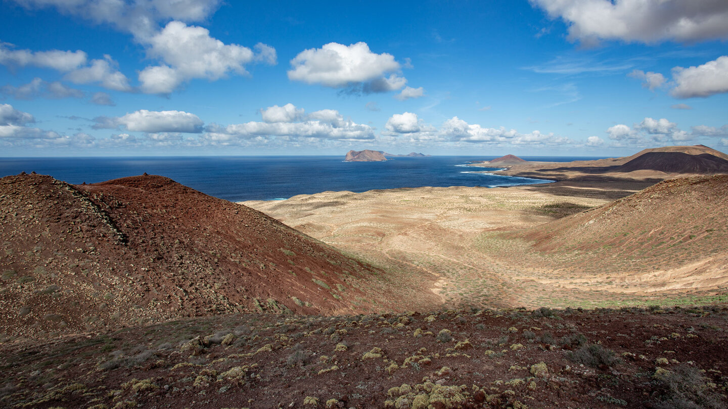 La Graciosas Vulkanen eröffnen Ausblicke auf die Inseln des Chinijo-Archipels | © Sunhikes