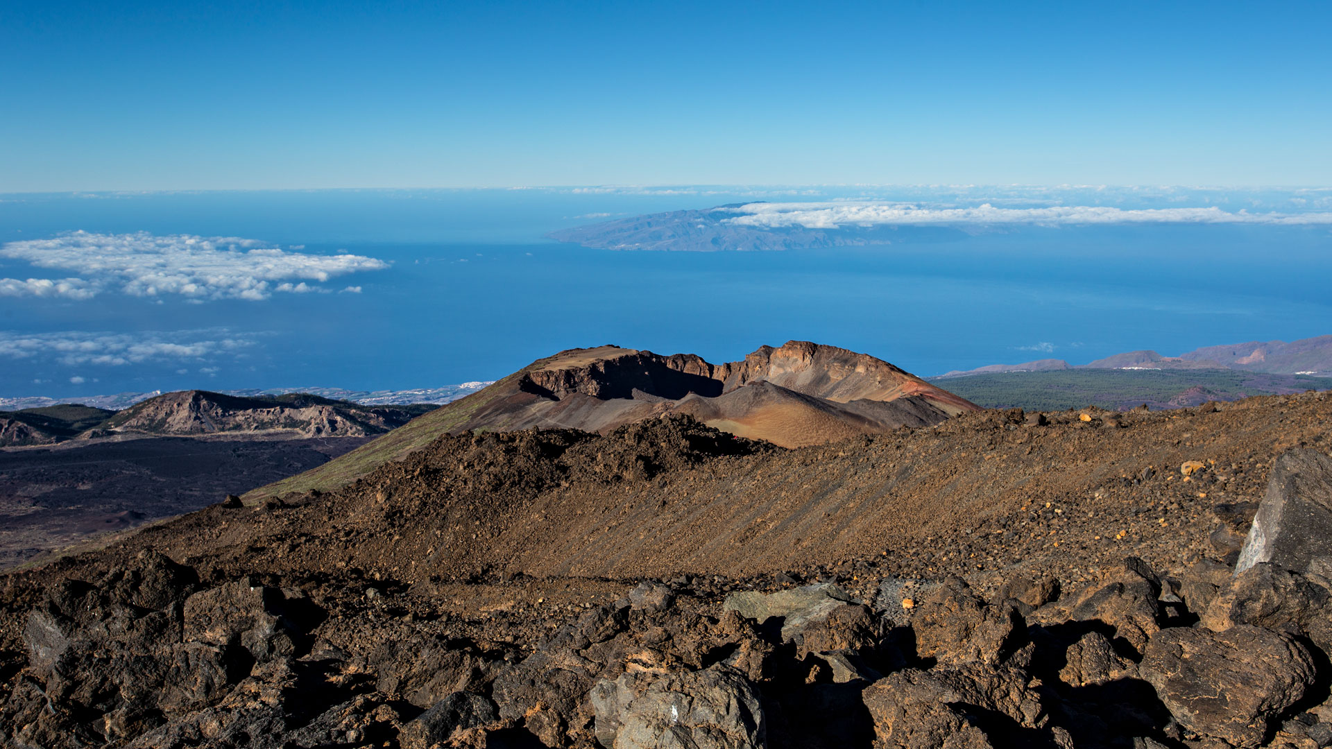 der Krater des Pico Viejo vom Aussichtspunkt | © SUNHIKES