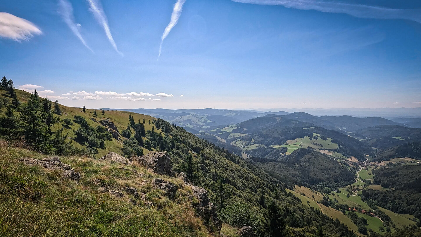 Schwarzwaldpanorama vom Belchen übers Kleine Wiesental | © Sunhikes
