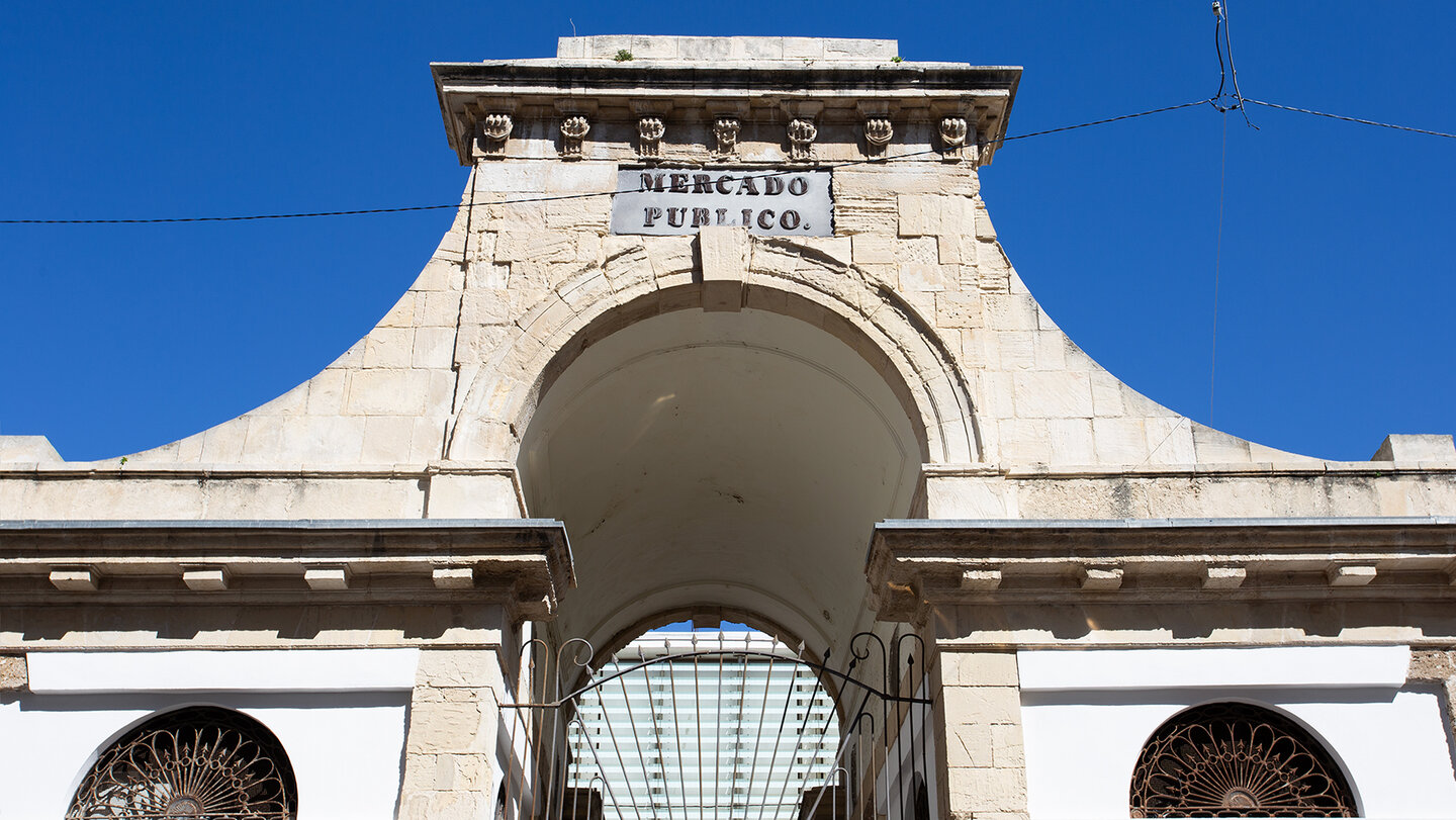Portal des Mercado Publico in Cadiz | © Sunhikes Portal des Mercado Publico in Cadiz | © Sunhikes