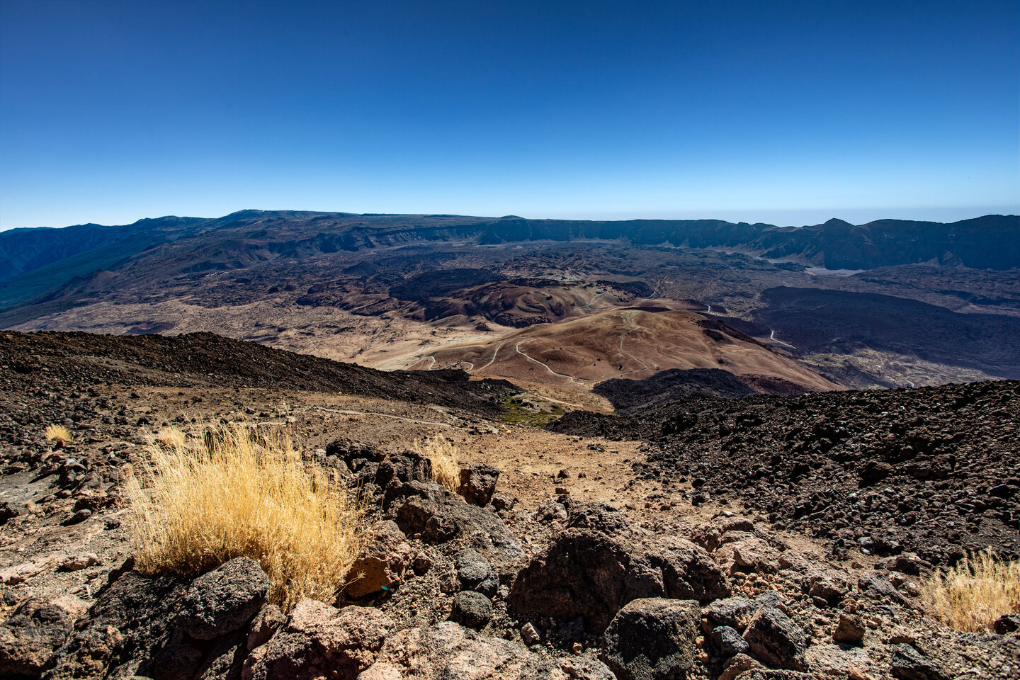 Ausblick über die Caldera de las Cañadas bei der Abwanderung zum Montaña Blanca | © SUNHIKES